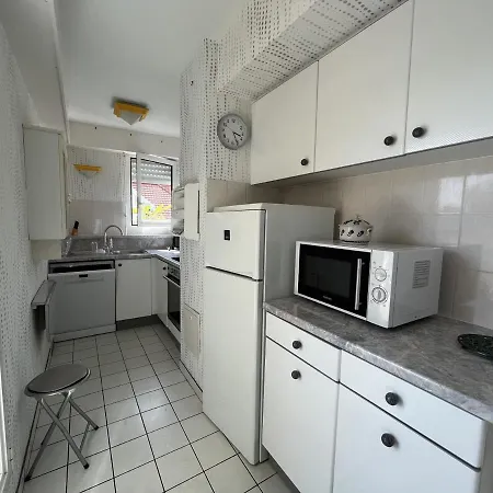 Apartment T3 Centre Avec Terrasse, Parking Et Menage Inclus - Fr-1-374-206