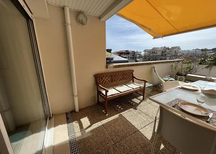 T3 Centre Avec Terrasse, Parking Et Menage Inclus - Fr-1-374-206